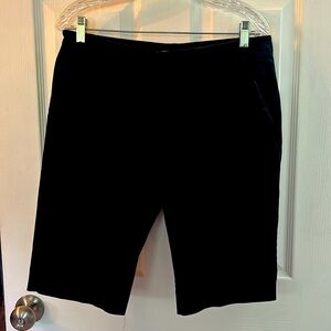 Excellent! Woman’s size 8 New York & Company Stretch Shorts